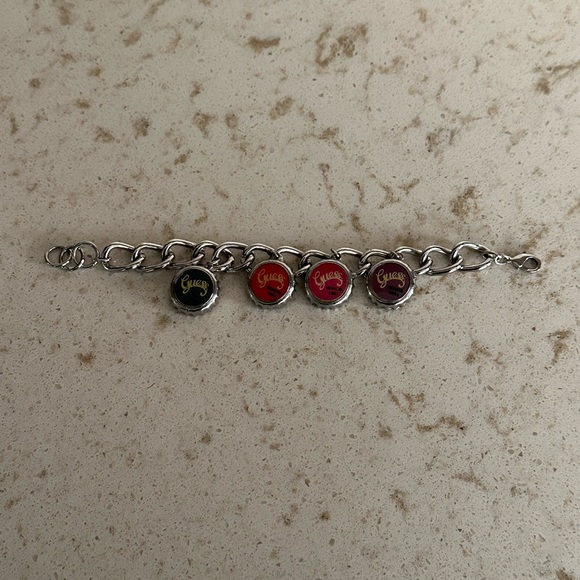 Vintage Y2K 1990/2000’s Silver Guess Bottle Cap Charm Bracelet w/ Clasp Closure - Picture 4 of 5